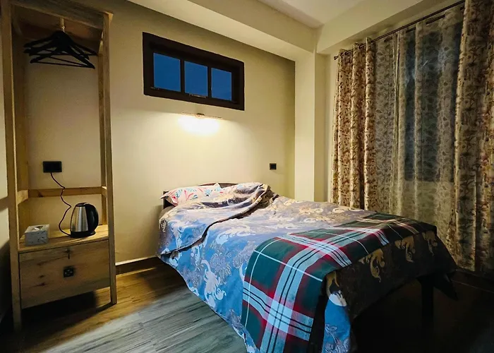 Apple Cherry Pine Green Homestay