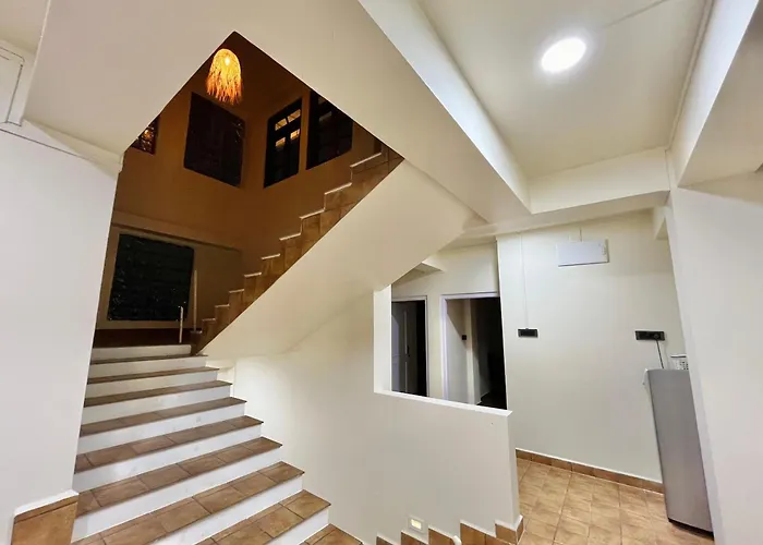 Apple Cherry Pine Green Homestay
